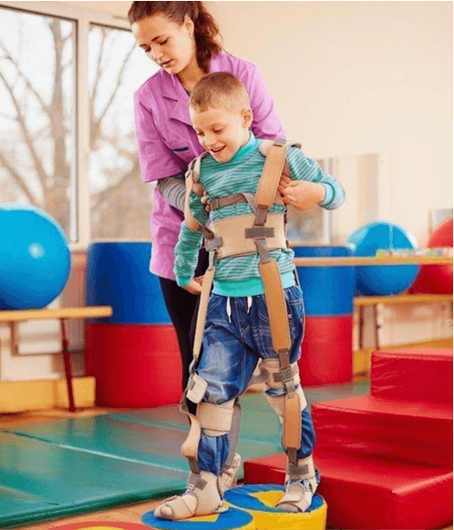 Anak fisioterapi berbaring